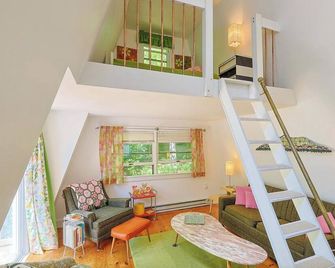 Peaceful Livingston Manor Cabin in the Woods - Livingston Manor - Living room