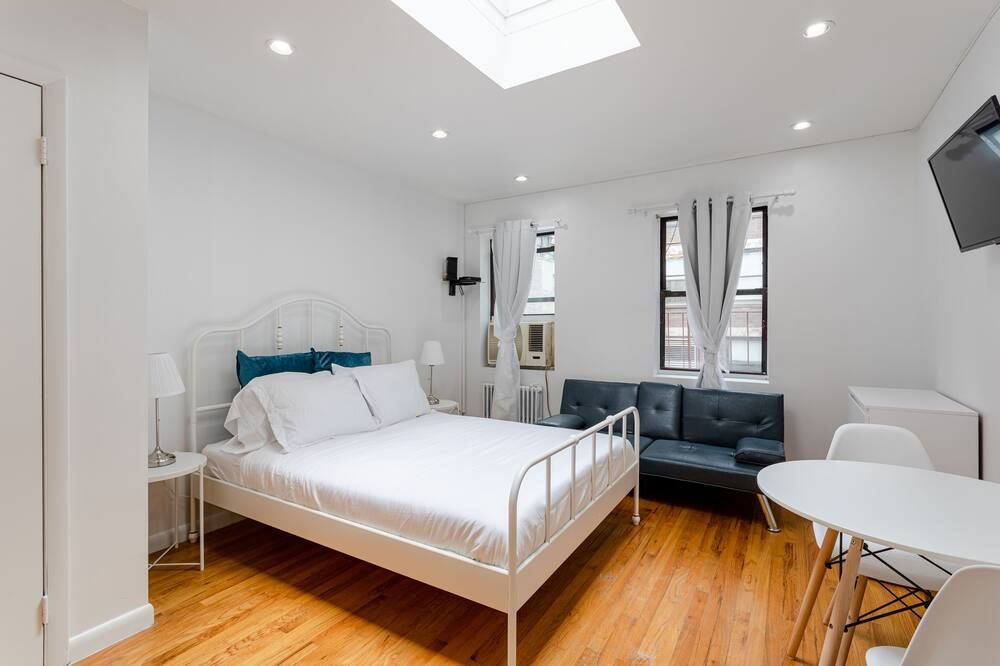 Cozy Light-filled Skylight Studio in Chelsea - New York - Schlafzimmer