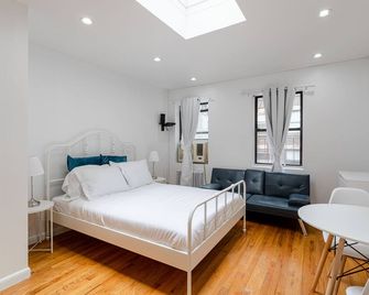 Cozy Light-filled Skylight Studio in Chelsea - New York - Schlafzimmer