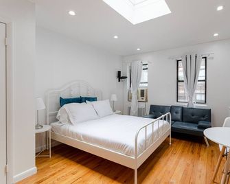 Cozy Light-filled Skylight Studio in Chelsea - New York - Schlafzimmer