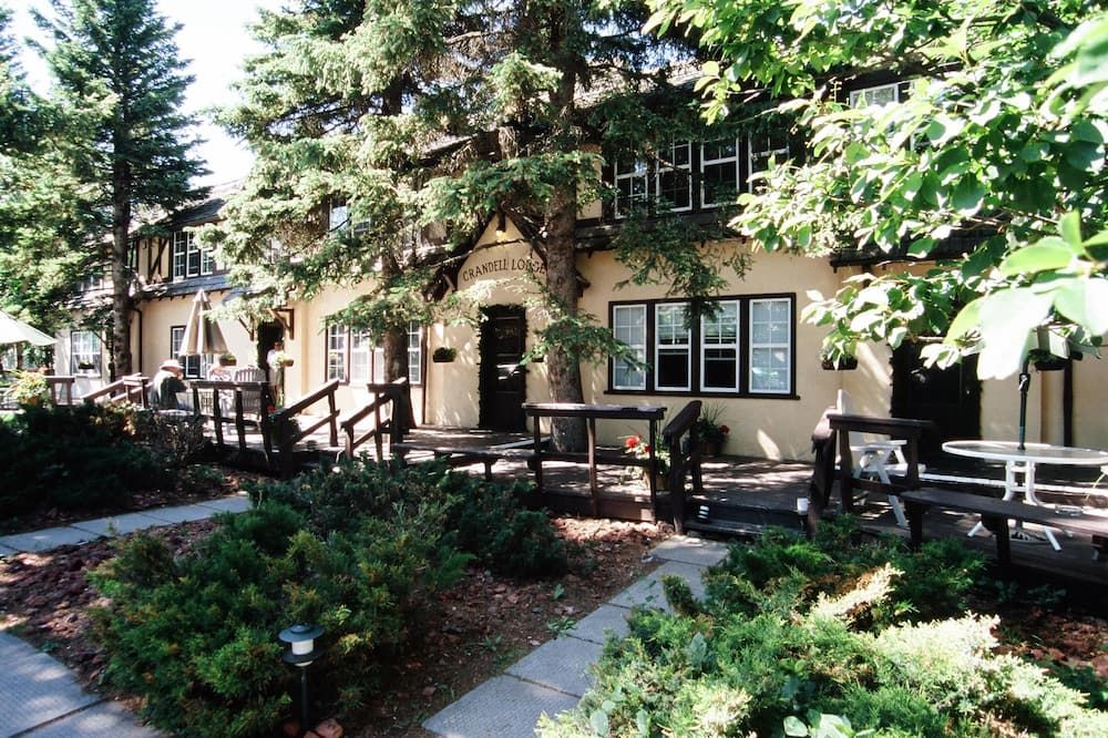 Crandell Mountain Lodge - Waterton - Patio