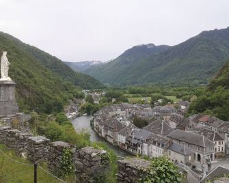 Authentic house in the heart of the Pyrenees - Saint-Béat