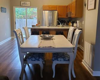 House near ky horse park - Georgetown - Dining room