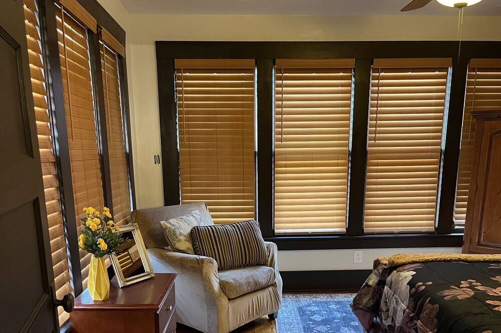 Beautiful historic home near downtown Harrison, AR. Close to Buffalo River. - Harrison - Living room