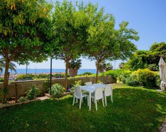 Maison De Revel - Civitavecchia - Patio