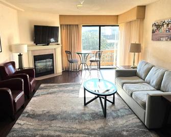 Ocean view! Fantastic Seascape Resort 1 Bedroom! - Aptos - Living room