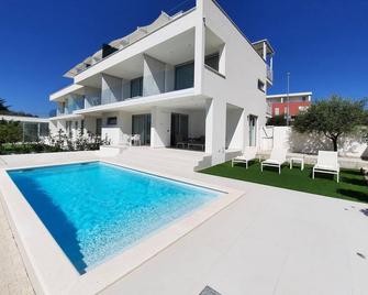 B&B Demar Residence & Dependance - Zadar - Pool