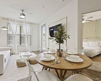 Spacious 1B w Pool Near Toyota HQ The Star Legacy West 1350 - Frisco - Dining room