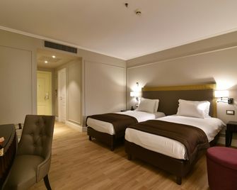 Grand Hotel Yerevan - Jerevan - Slaapkamer