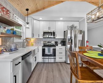 Fish Tales @ Lake Logan - Ardmore - Cocina