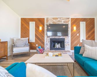 Bright New Beach House With in- Law Suit - St. Augustine - Вітальня