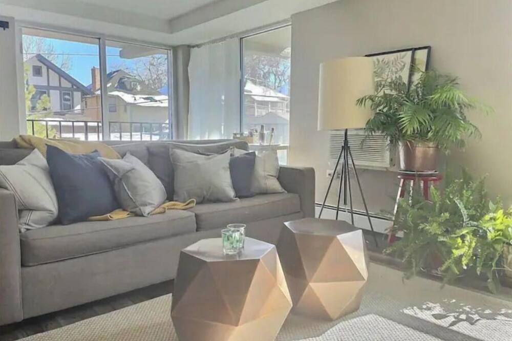 Urban Denver 2BR Flat, Steps to Botanical Garden - דנבר - סלון