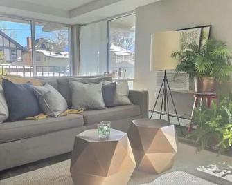 Urban Denver 2BR Flat, Steps to Botanical Garden - Denver - Sala de estar
