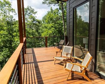 Sunset Views-Modern Lake Retreat - Arley - Balcony
