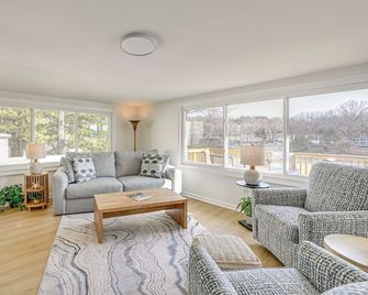 Herrington Lake Home w/ Deck: Golf, Boat & Relax! - Danville - Salon
