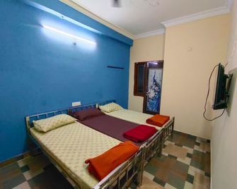 Srishivashankari Guesthouse - Hyderabad - Bedroom