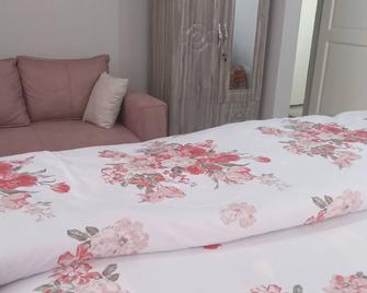 Mr. Raphael Rental Apartment - Tema