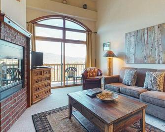 Centrally Located Studio with Stunning Views - Near Shopping, Dining, & Skiing - Dillon - Living room