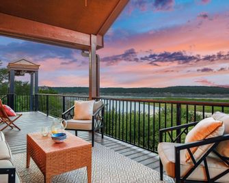 J-Bar-J Lodge - Marble Falls - Балкон