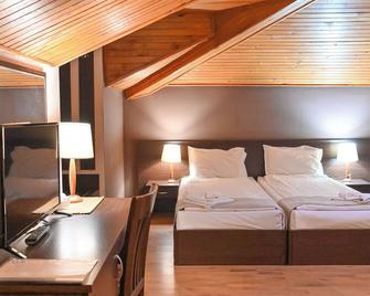 Hotel Ida - בנסקו - חדר שינה