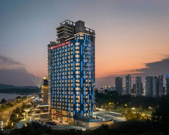 Hilton Garden Inn Shanwei Haibin Boulevard - Shanwei - Edificio