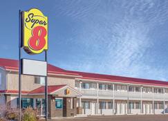 Super 8 by Wyndham Stettler - Stettler - Gebouw