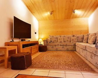 Ski Chalet With Sauna, Jacuzzi Near Ski Lifts, In Tranquil Location Near Megeve - Notre-Dame-de-Bellecombe - Living room