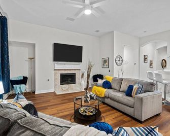 Stylish One Level Home Ping Pong Foosball Yard - Frisco - Living room