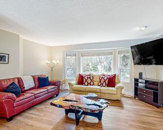 Christina Lake Escape - Christina Lake - Living room