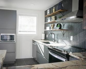 Mini Boutique Hotel Unit 123 The Ella By Evrh - Daytona Beach - Küche