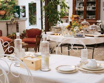 Domus Socolatae Residenza d'Epoca Charming B&B - Follonica - Restaurante