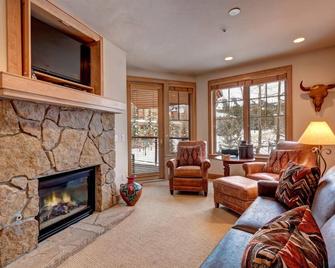 Park Avenue Lofts 308 by Great Western Lodging - Breckenridge - Living room