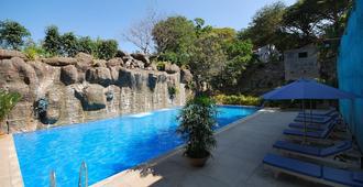 The Windflower Resorts and Spa - Mysore - Piscina