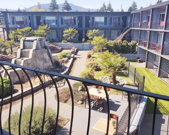 Port-O-Call Inn - ננאימו - מרפסת