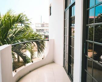 Hotel Manta Beach Madrigal - Manta - Balcón