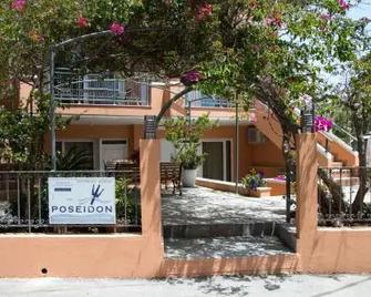 Poseidon Studios & Apartments - Paleochora - Gebäude