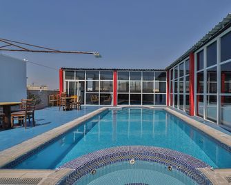 Sun And Sands Downtown Hotel - Dubái - Piscina