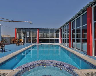 Sun And Sands Downtown Hotel - דובאי - בריכה