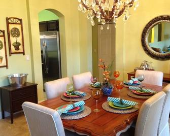 Sunny South Florida - Walk To Wef & Global Dressage - Wifi Included - Wellington - Dining room