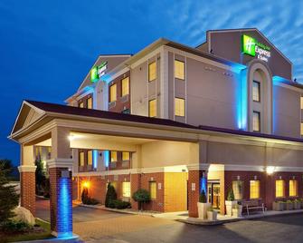 Holiday Inn Express & Suites Barrie - Barrie - Building