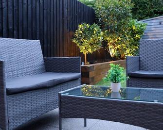 Spotless Two-Bedroom Home with Garden and Parking - Stevenage - Patio