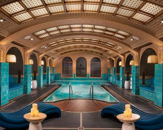 Virgin Hotels Las Vegas, Curio Collection by Hilton - Las Vegas - Pool