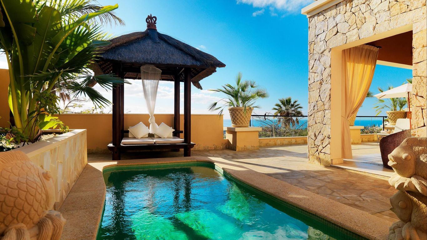 Royal Garden Villas, Luxury Hotel