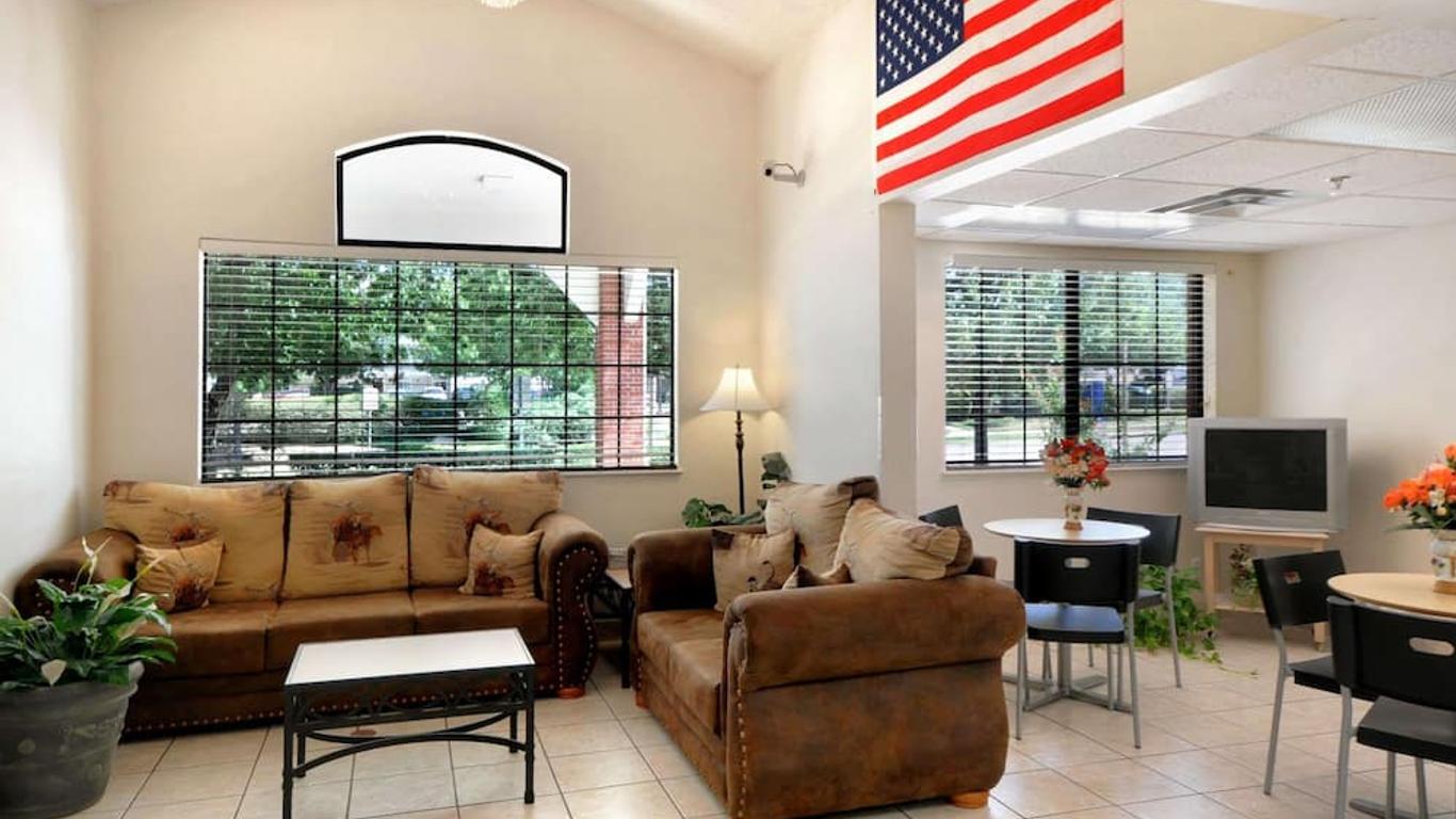 Travelodge by Wyndham Arlington/Dallas Area