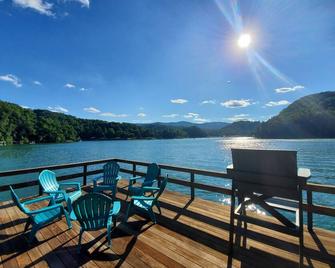 Lakefront On Norris. Spectacular Views! Tram To 1000+ Sqft Dock! 5 Wooded Acres. - Caryville - Balcony