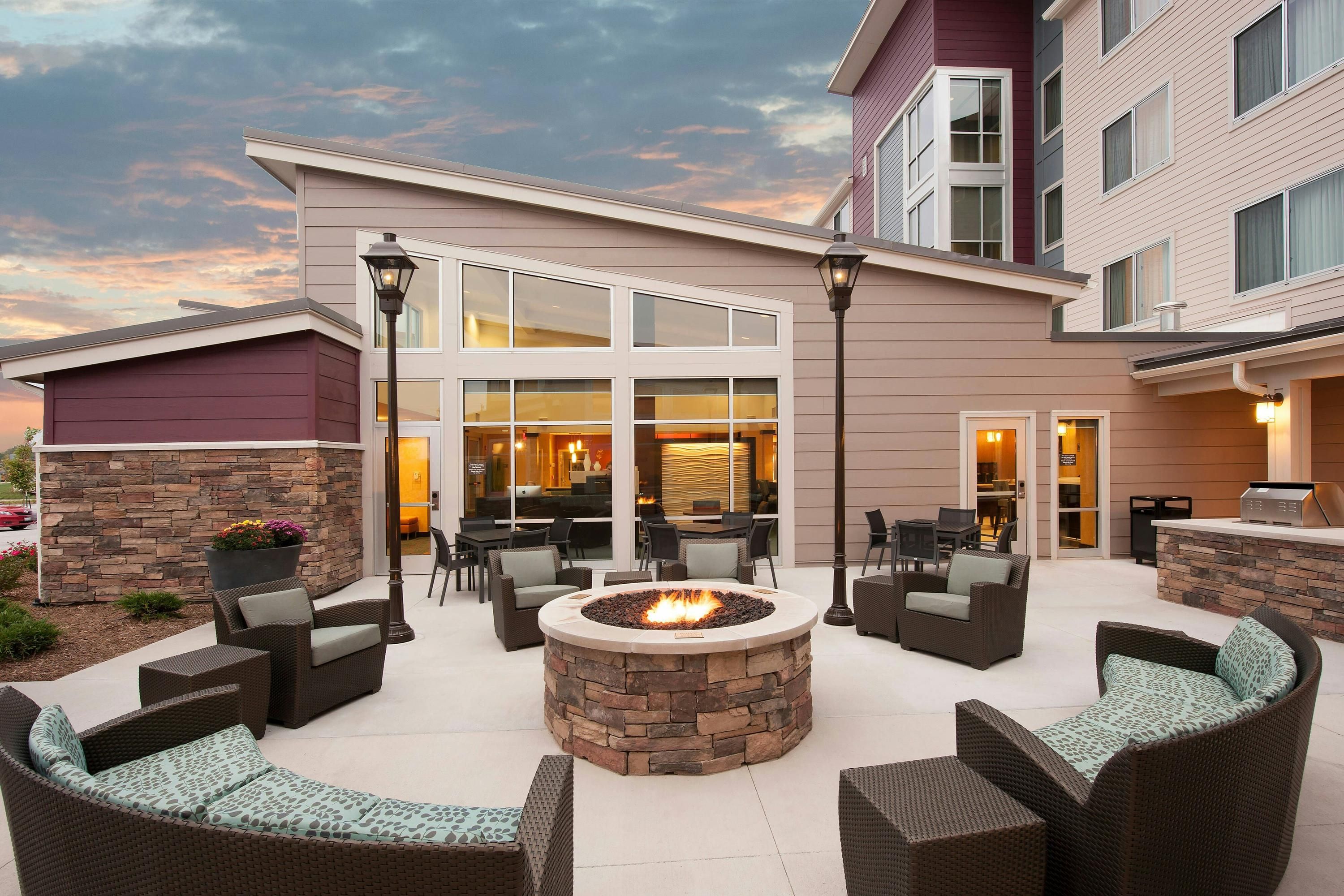 Residence Inn by Marriott Bloomington - Bloomington - Patio
