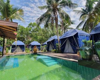 Moonshine Resort Chumphon - Chumphon - Piscina