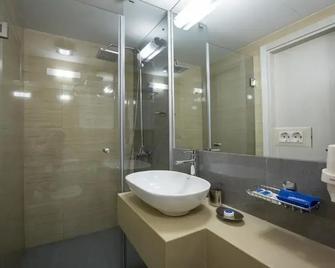 Atlantic Garden Resort - Odesa - Bathroom