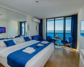 Royal Sea Breeze Apartment - Batumi - Bedroom