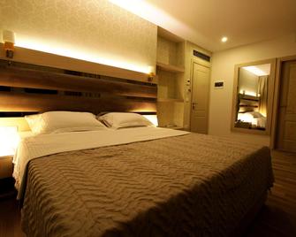Hotel Capital Tirana - Tirana - Bedroom